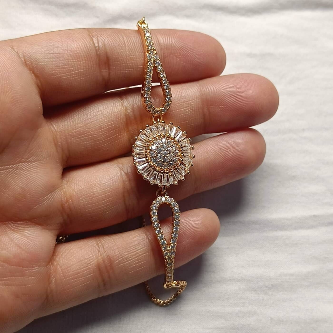 Adjustable Chain Gold Plated Radiant Circular Centerpiece Design Bracelet Adjustable Chain Gold Plated Radiant Circular Centerpiece Design Bracelet