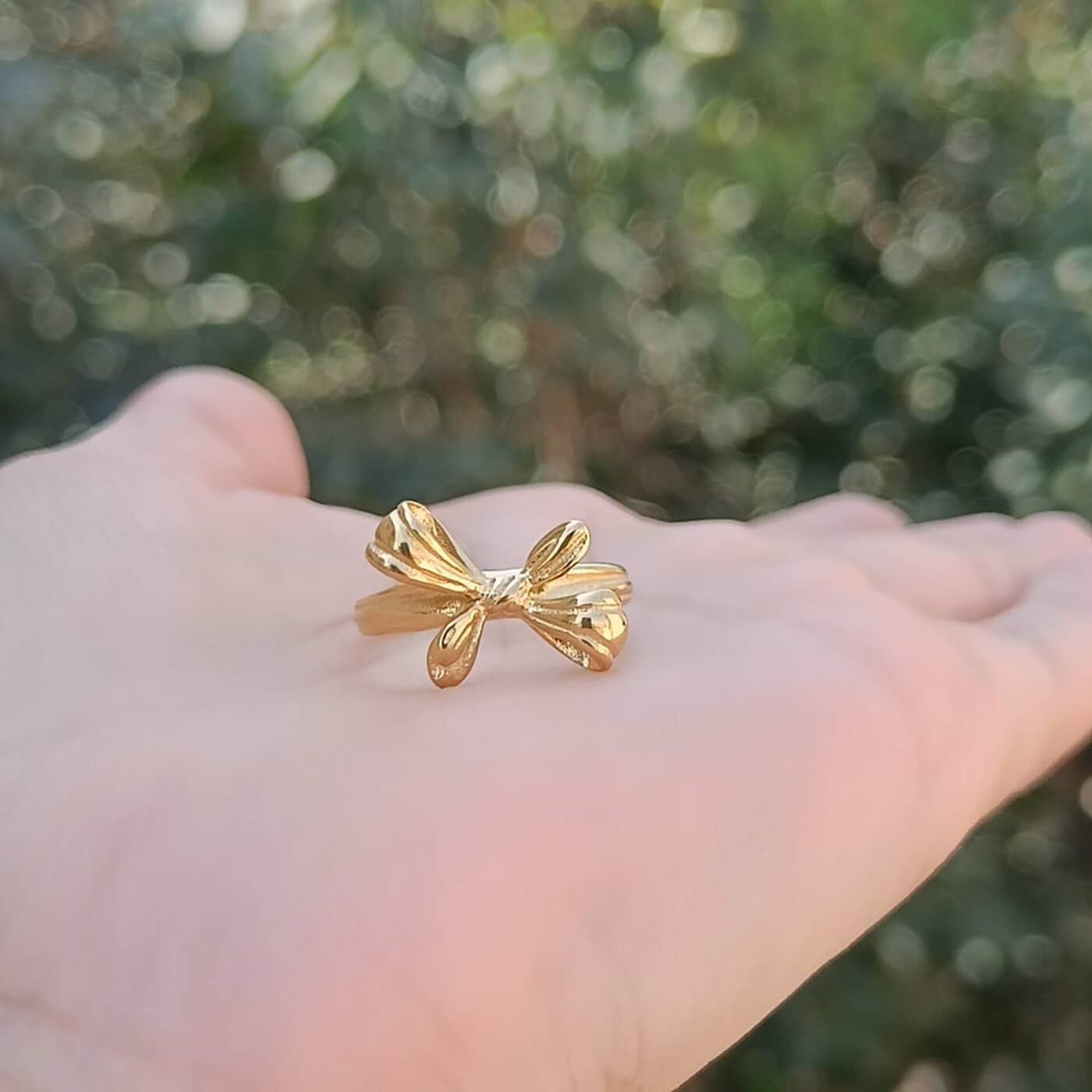 Elegant Gold-Tone Wave Adjustable Ring Elegant Gold-Tone Wave Adjustable Ring